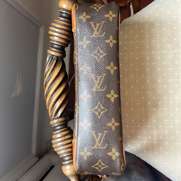 Louis Vuitton TROCADÉRO LEATHER CROSSBODY BAG - Picture 7 of 16